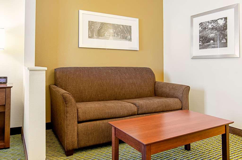 Quality Inn & Suites Near Tanger Outlet Mall Gonzales Zimmer foto
